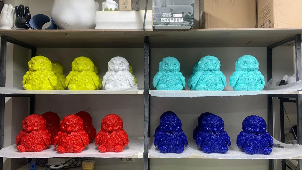 Gül desenli penguen — pop-art PU üretim — Finish